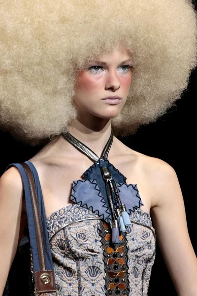 Look 13